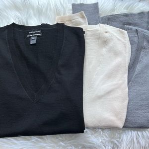 Club Monaco Merino Wool V-Neck Sweater Size M